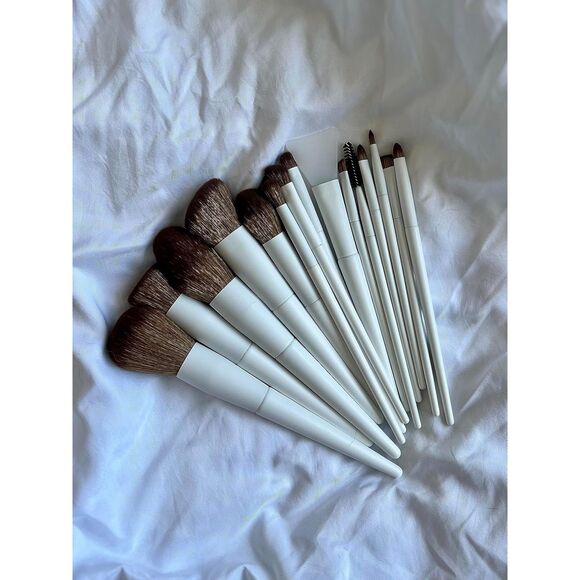 20PCs White Professional Makeup Brushes Travel Kit with Holder & 2 Powder Puff - Picture 6 of 6